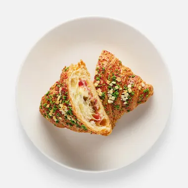 Круассан Самокат, с клубникой и киви
