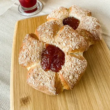 Булочка Ромашка с джемом